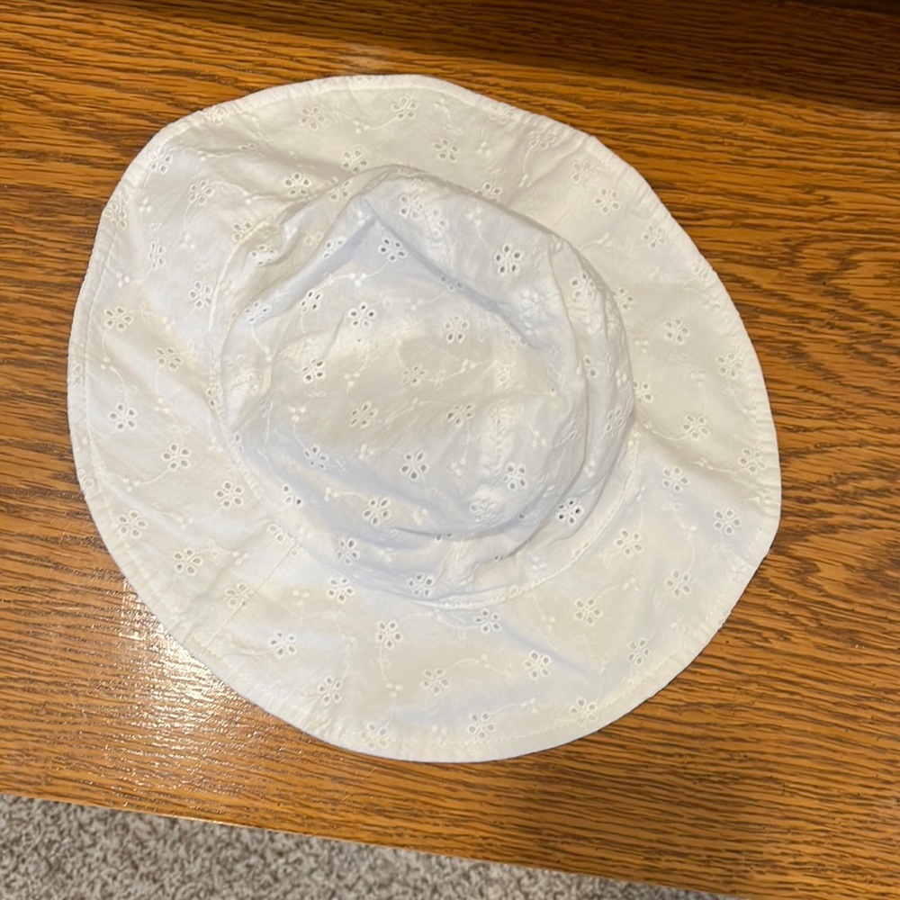 Carter's Just One You Baby Girls' eyelet Bucket Hat - White - size 12-18 months